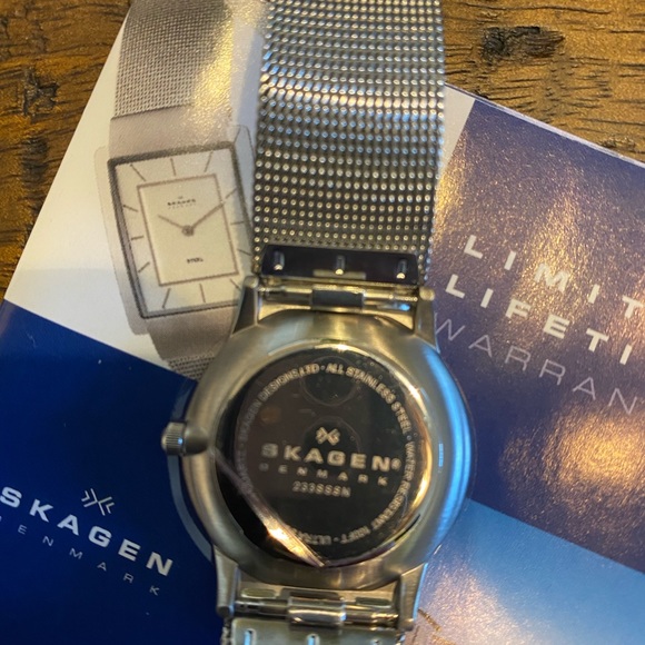 NIB SKAGEN STAINLESS STEEL WATCH - Picture 5 of 8